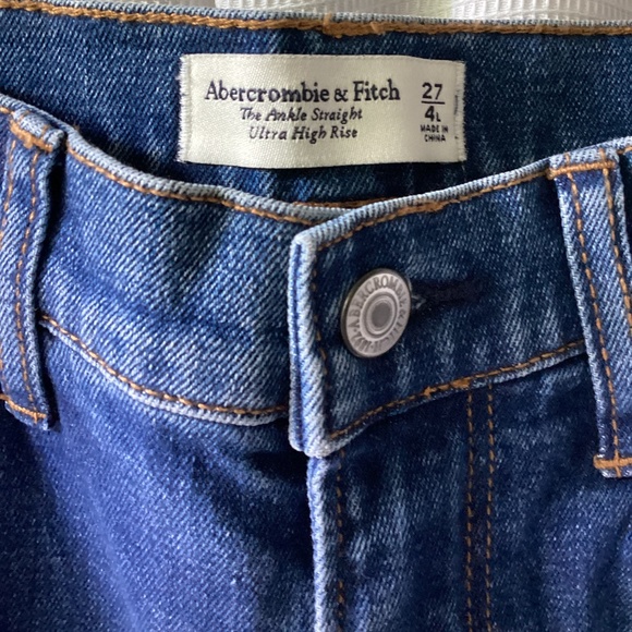 NWT Abercrombie & Fitch Curve Love Ultra High Rise The Ankle Straight Jean - Picture 6 of 6